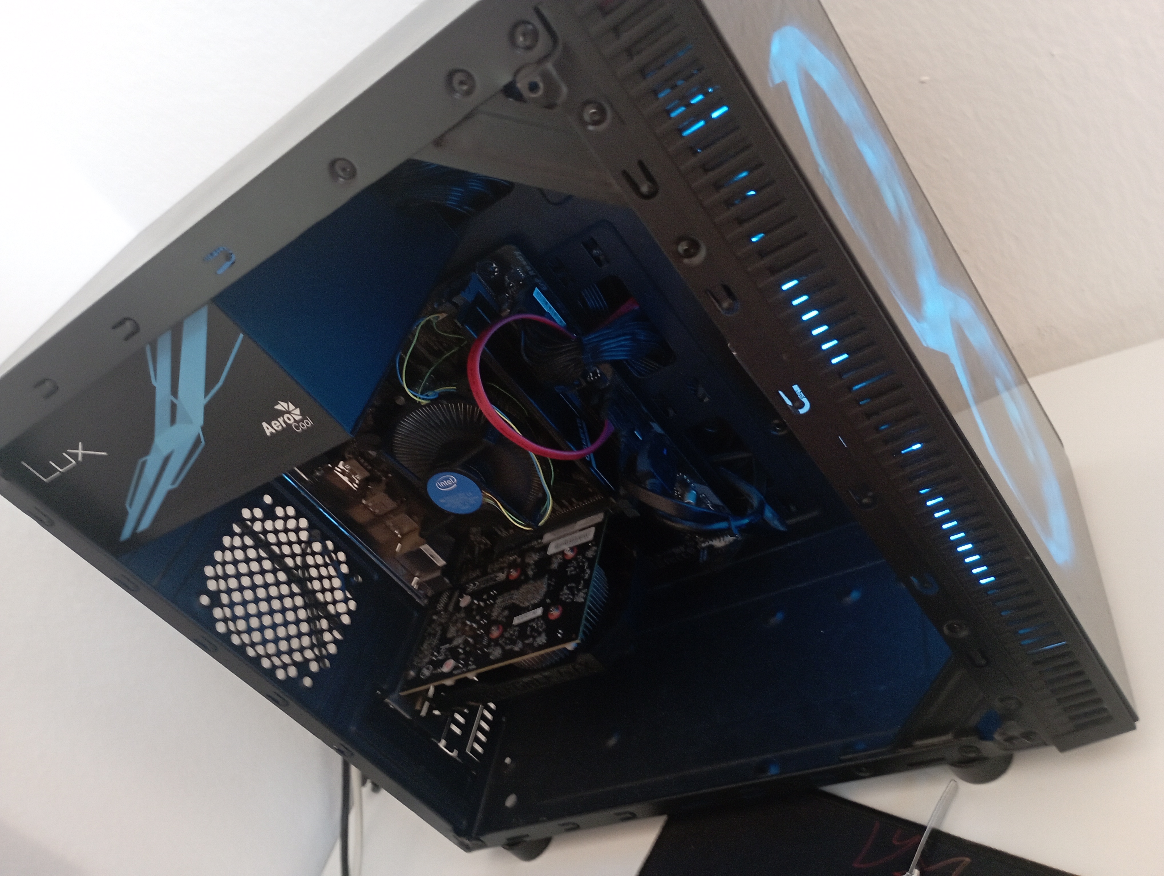 Boîtier PC Gamer WHITE SHARK Warhead Avec Rétroéclairage RGB - Noir